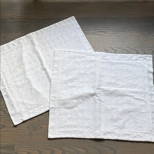 Pair Of Peacock Alley 100% Cotton White Diamond Textured Standard Shams NWOT